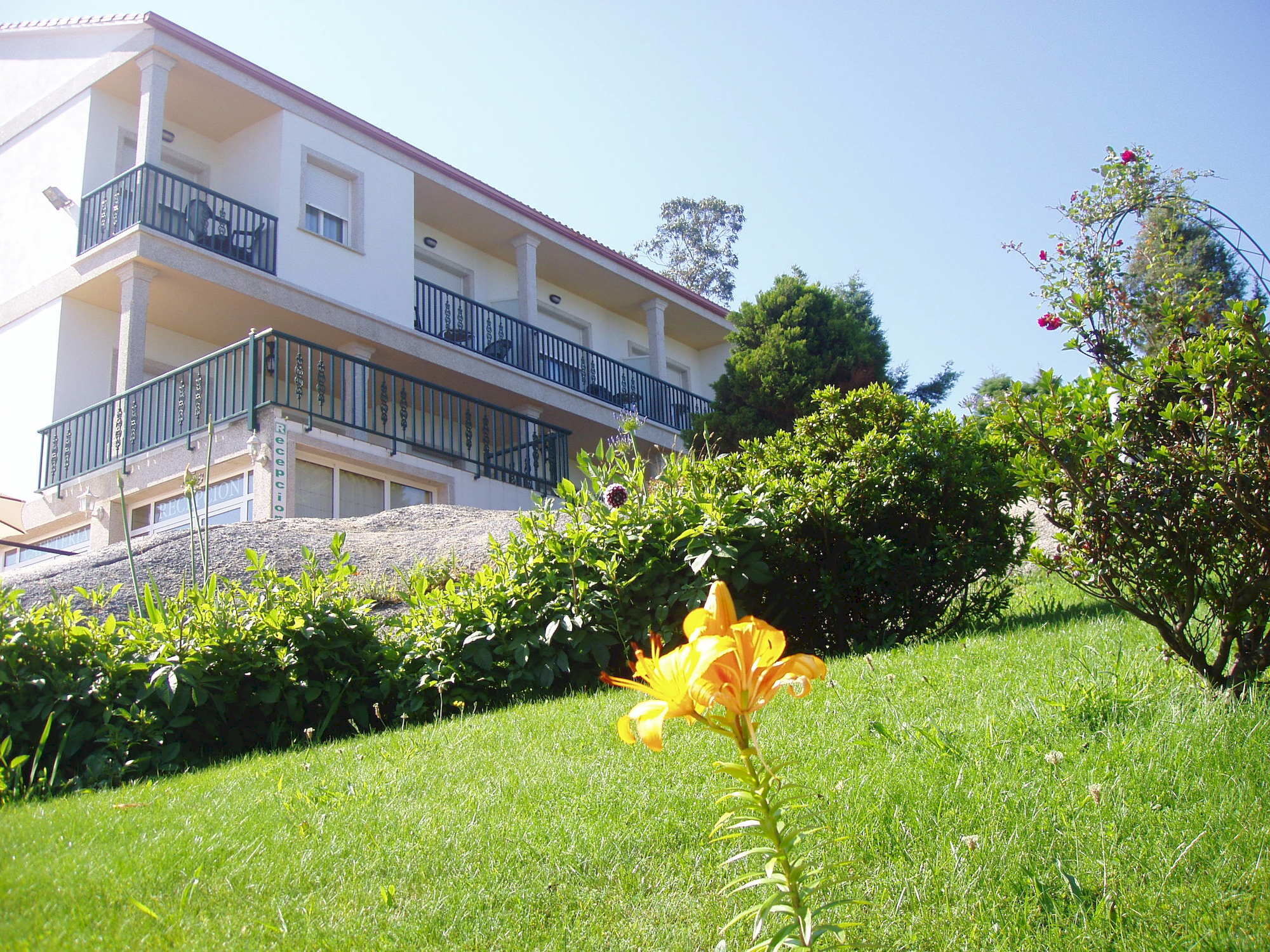 Hotel&Apartamentos Cons da Garda San Vicente do Grove Exterior foto